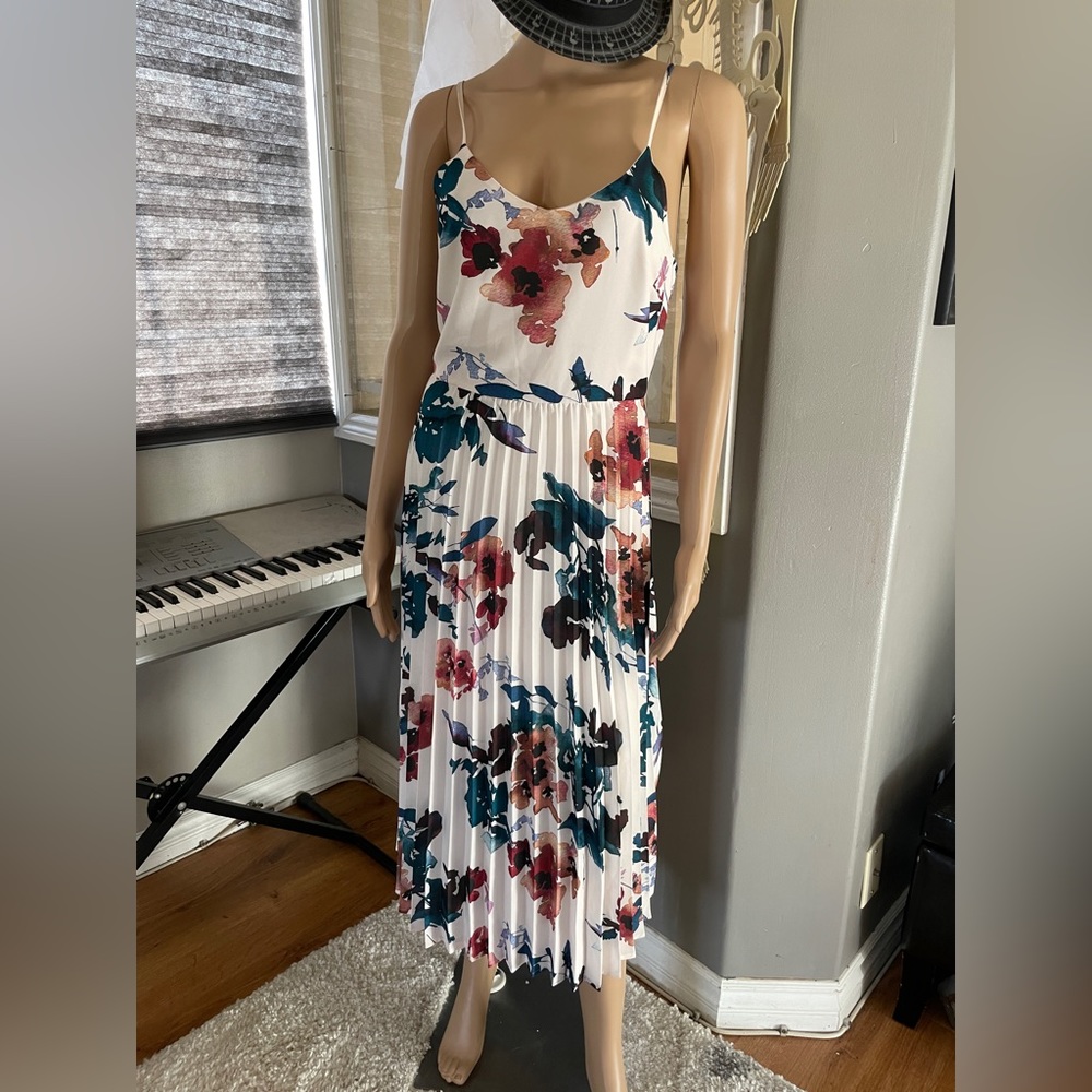 A New Day Pleated Party Floral Midi Dress. Size Medium